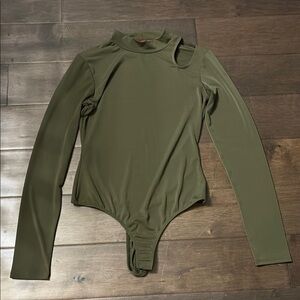 Guess women’s olive Green keyhole body suit size medium